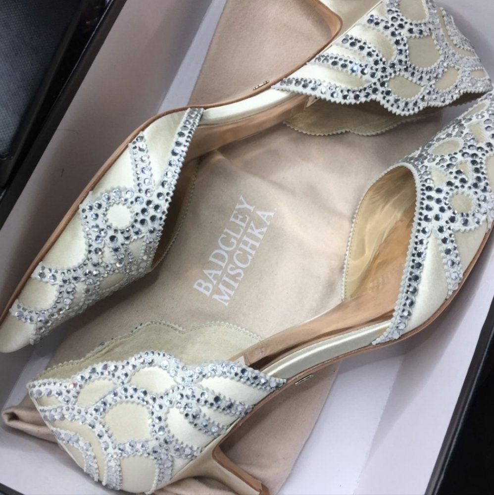 Badgley Mischka Ginny Pump Size 9 Ivory Bridal Kitten Heels - Picture 3 of 4